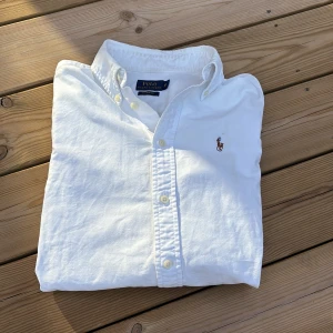 Ralph Lauren skjorta  - Skick: 10/10 | Storlek: XS | Passar perfekt för dig som är 160-165 | Nypris: 1600 | Mitt pris: 750 | Köparen står för frakt | Hör av er vid frågor. 