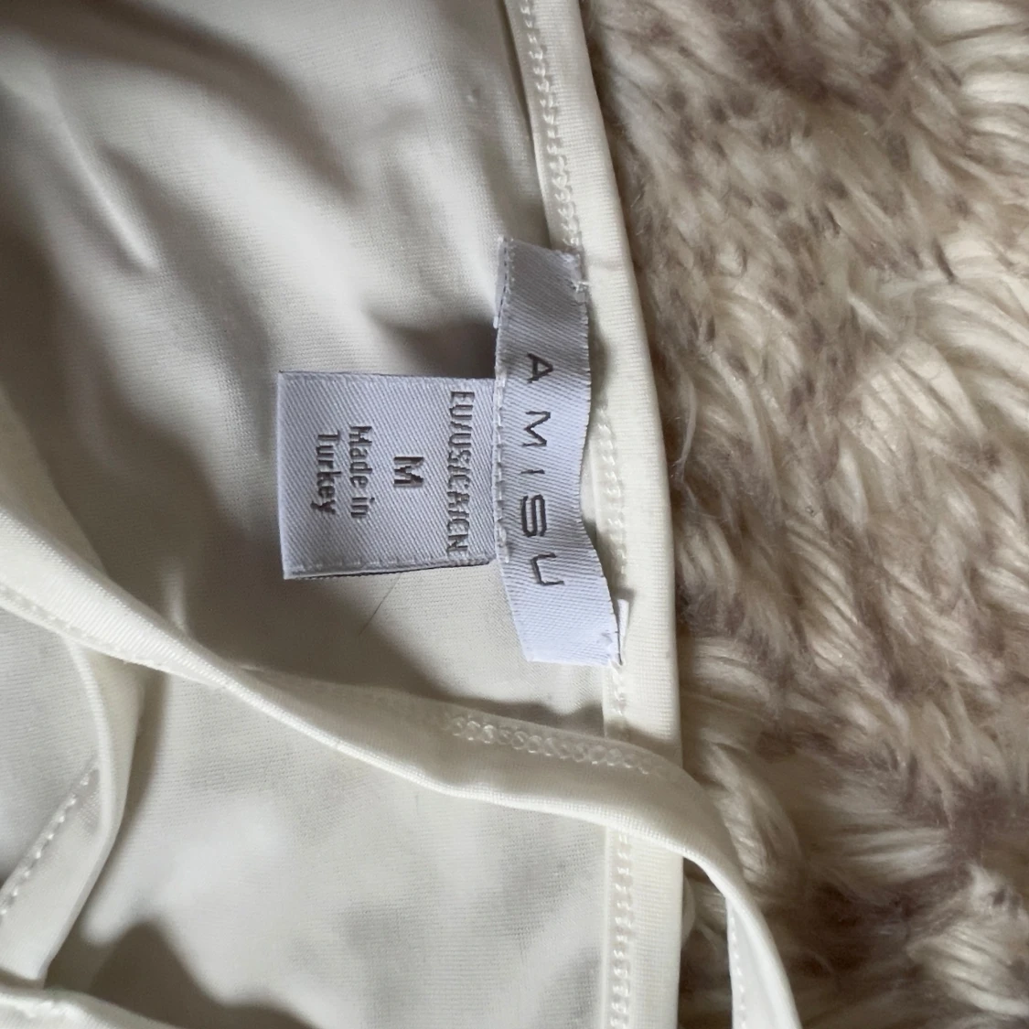 Vit omlott linnetopp från Amisu - 3