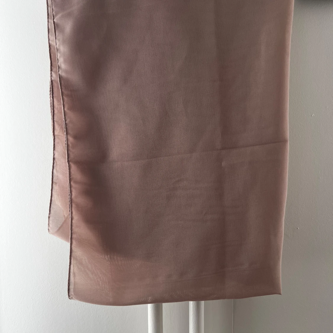 Ljusbeige slöja i siden - 3