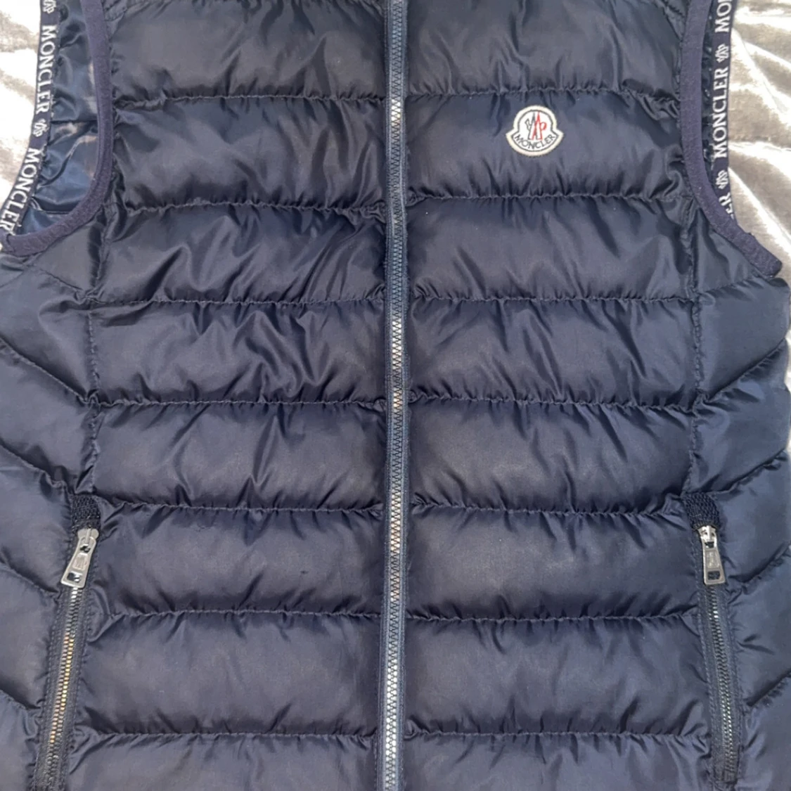 Mörkblå dunväst äkta Moncler