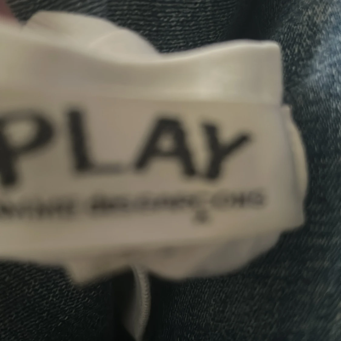 Blå hoodie från Comme des Garçons Play - 1