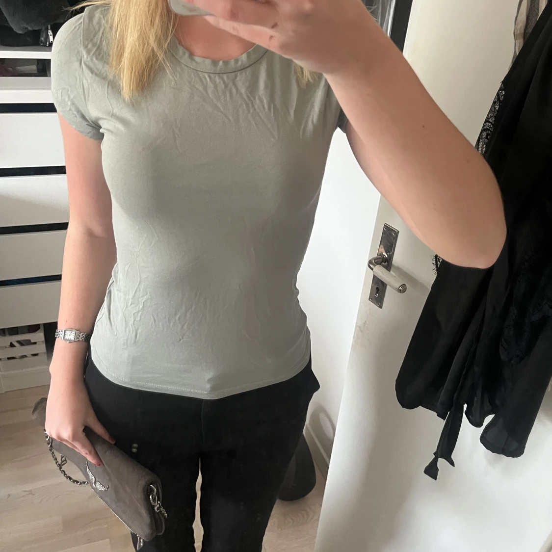 Ljusgrå/grön t-shirt