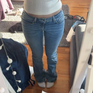 Lågmidjade bootcut jeans  - Superfina jeans från ginatricot som tyvärr inte kommer till användning!! 