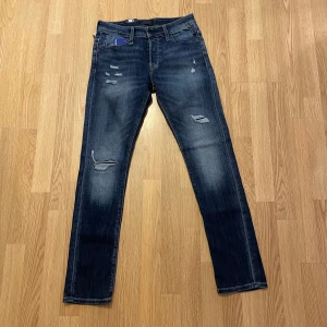 Jack & Jones Jeans  - Säljer nu dessa jeans från Jack & Jones som är modellen slimglenn (slimfit) | Storlek W29 L32 | Jeasen är helt nya me alla tags kvar | Pris inte hugget i sten | Skriv vid funderingar // Mvh 