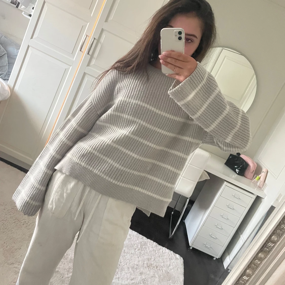 Grå randig stickad tröja  - 1