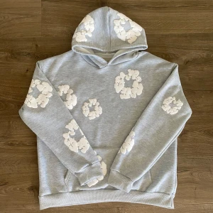 Denim Tears Hoodie - Storlek S. Inga hål, repor, fläckar, skador eller något liknande. Skriv för mer frågor! 