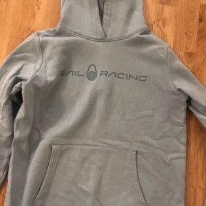 Ljusgrå hoodie  - Inte använd så mycket. Passar som S/XS