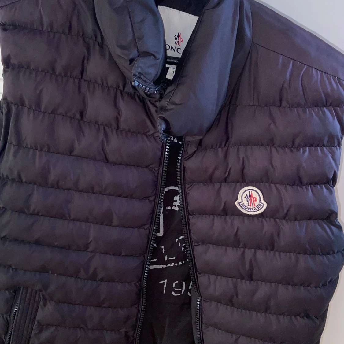 Svart dunväst från Moncler