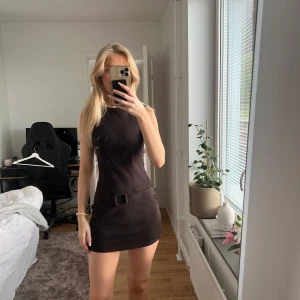 Snygg ny klänning - Helt ny klänning som är för kort på mig, är ca 172 helt ny och oanvänd med lappen kvar