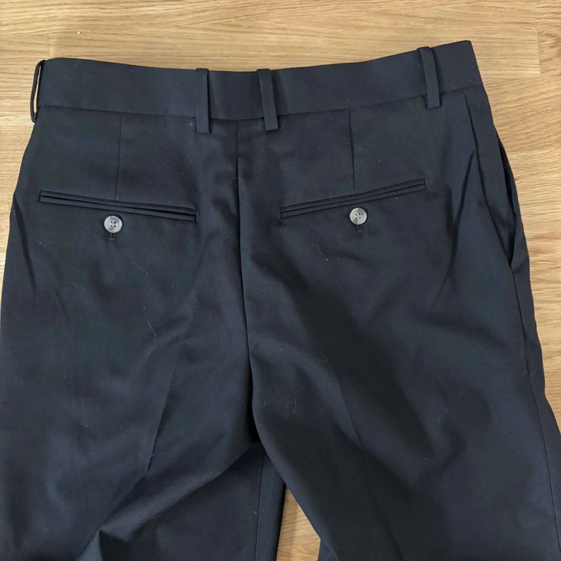 Svarta kostymbyxor från H&M - 1