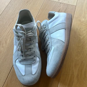Maison margiela skor - Säljer dessa maison margiela skor som är i bra skick. Bara höra av dig vid funderingar 