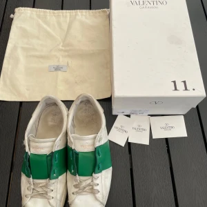 Valentino opens  - Ett par sköna valentino opens använda lite men allt är som det ska storlek:42