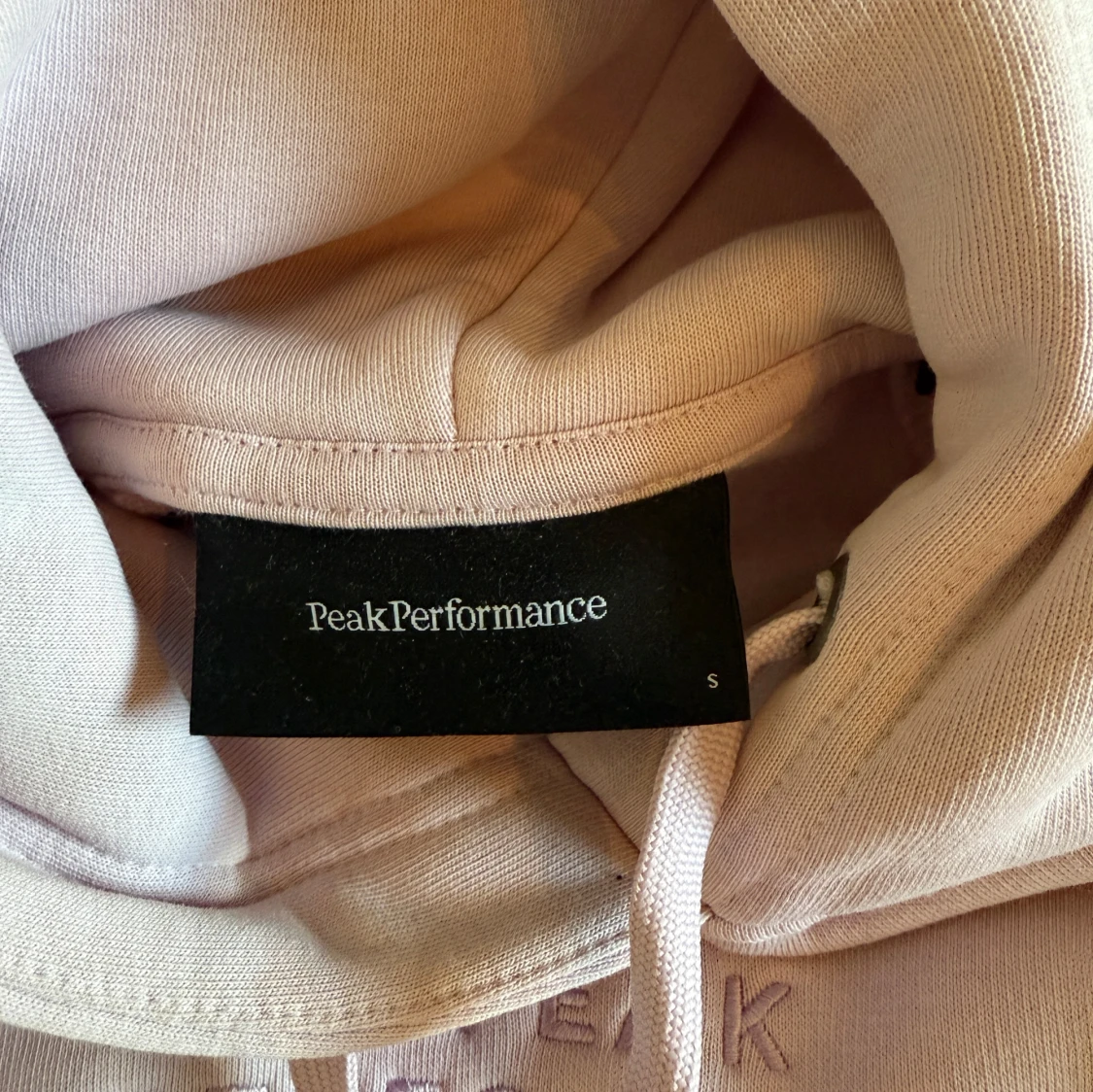 Ljuslila hoodie från Peak Performance - 1