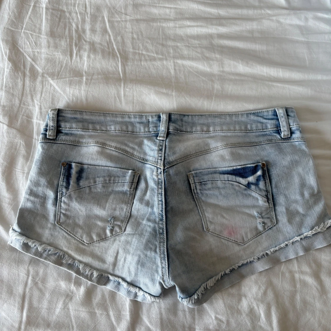 Lågmidjade jeansshorts  - 1