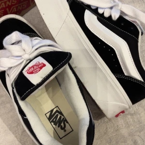 Tjocka VANS skor - Säljer vans skor som har använd bara 1 gång och ordinerande pris på skorna är 1200kr. Det finns ingen tecken på sönder skor.