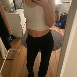 Kostymbyxor 💕 - Ett par jätte fina kostymbyxor som jag inte använder längre, syns bara lite att dem har använts, pris kan diskuteras 💕💕