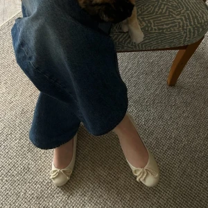 Beige ballerina skor me rosett - Beige ballerina skor me rosett