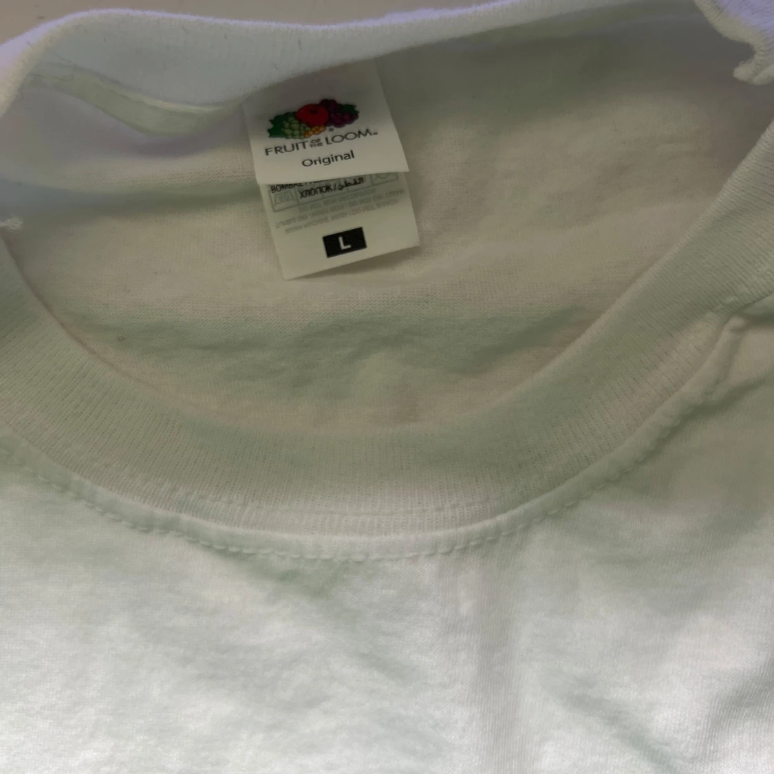 Vit t-shirt med tryck från Fruit of the Loom - 2