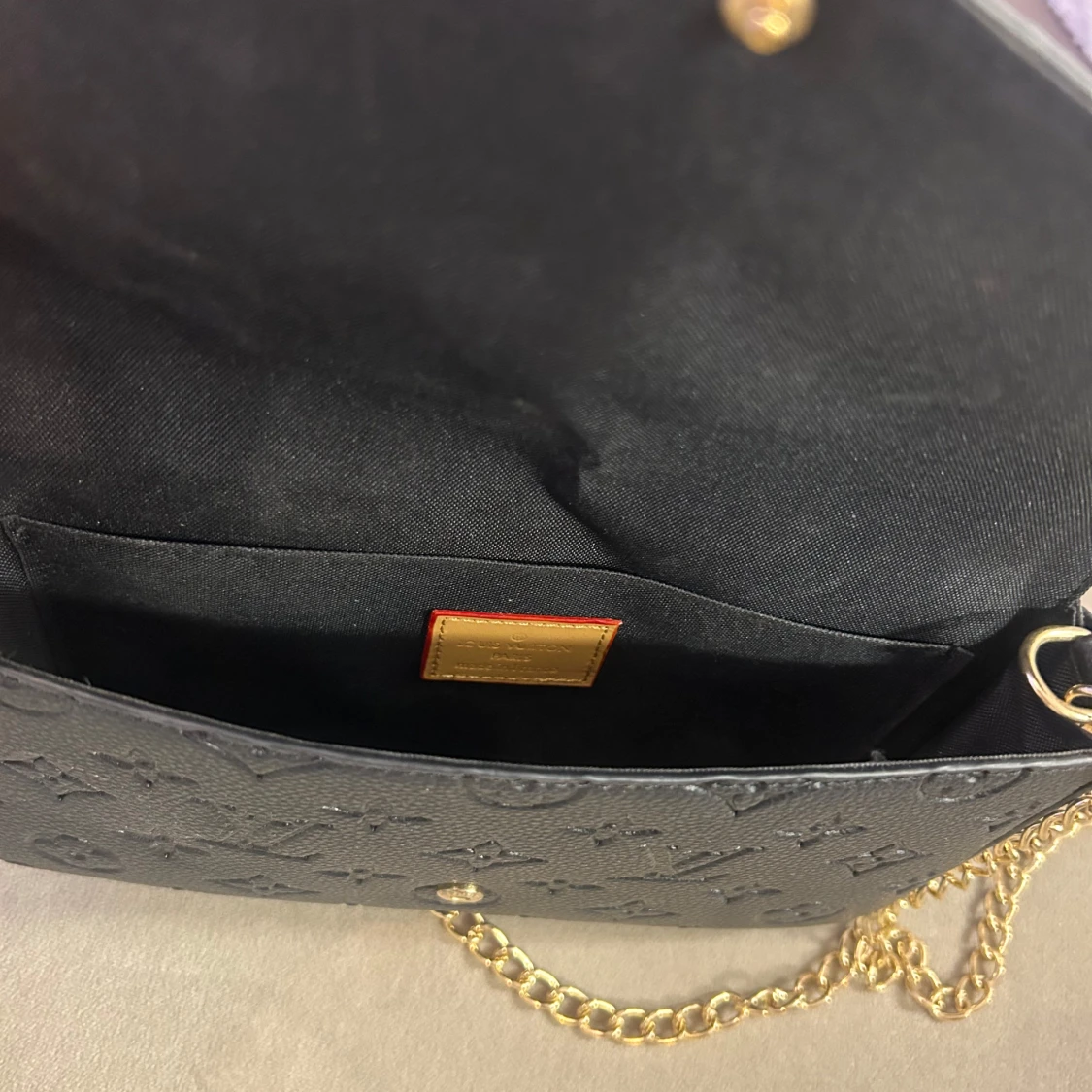 Svart axelväska med kedja - 2