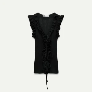 Volang topp zara - Jättefin volang topp ifrån Zara. Nytt skick🩷 storlek s💕kom gärna med prisförslag eftersom jag ej vet om jag vill sälja 