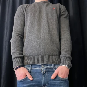 Morris - ⚜️⚜️⚜️Säljer en as fräsch stickad tröja från Morris✅Tröjan är i storlek S och jag är 183cm och väger 73kg.💪Tveka inte på att höra av er vid frågor!
