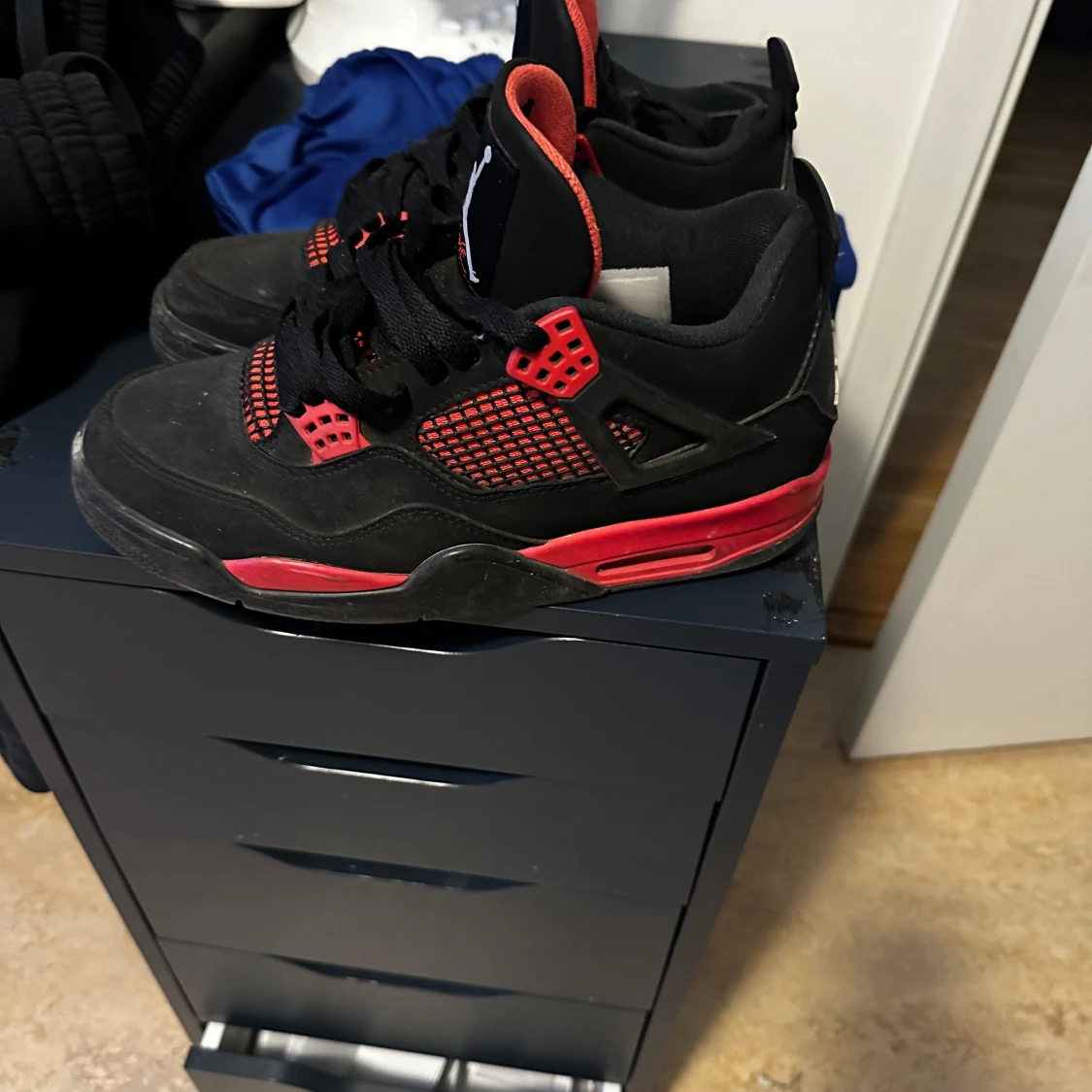 Jordan 4 red thunders - 2