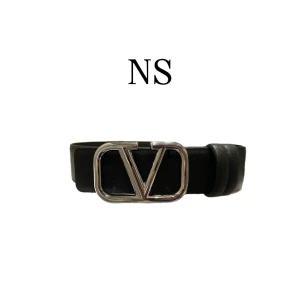 Valentino Bälte - Helt nytt stilrent Valentino Bälte, Bältet är 96 cm lång. Nypris: Ca 4000, Vårt pris: 799!                                    Digitalt kvitto finns ✅                                                            Dm vid minsta funderingar                                                      /NS