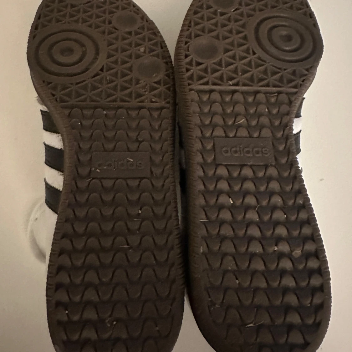 Adidas Samba sneakers i vitt och svart - 4