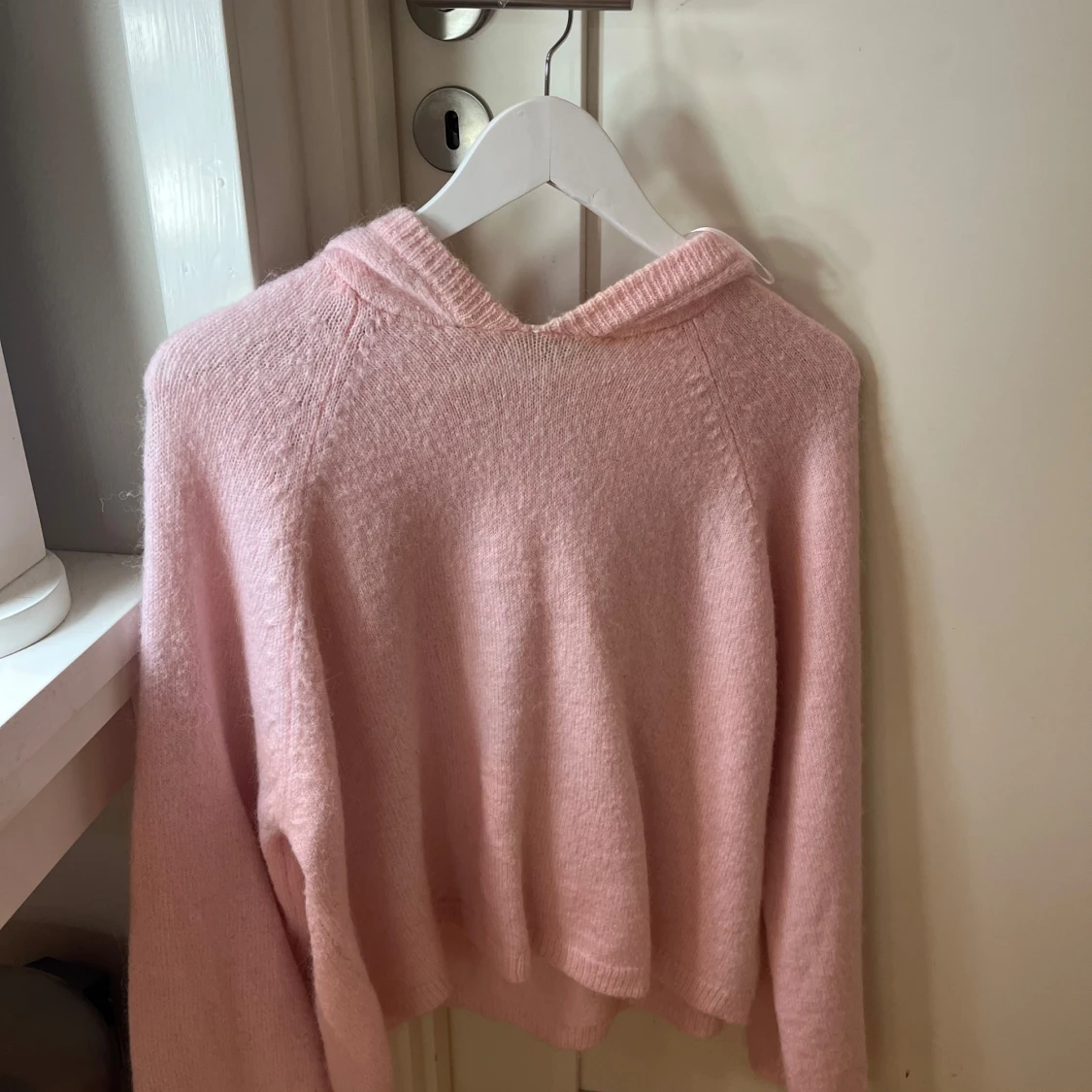 Rosa stickad hoodie från Gina Tricot - 2