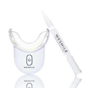 WE SMILE tandblekning🤩🤩🦷 - WeSmile tandblekningskit med LED-ljus och 3 st gelpennor för effektiv tandblekning hemma. Enkel att använda med synliga resultat efter några användningar. Perfekt för att få ett vitare leende. Säljer då jag inte har behov av detta längre🥹 Det förekommer 3 st gelpennor i kartongen (ser ut som de är mindre i den i mitten men jag har inte använt den vad jag vet om, men finns mycket kvar😍 Laddare och led ljus är använt sen tidtare men i fint skick, led ljusen är såklart rengjort!!