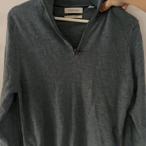 Blå zip up  - Blå zip up från trenery i väldigt bra skick 