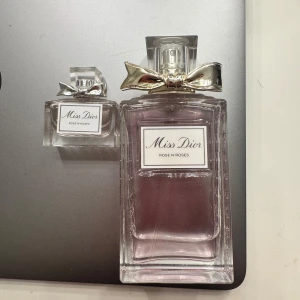 Dior parfym  - Säljer dessa aningen använda rose n’roses parfymer från Dior. 