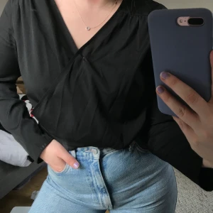 Topp - Svart festtopp från pieces