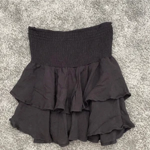 Kjol - Svart kjol från shein. Slt S men passar också om du har stl XS. Så gott som ny. Buda privat.