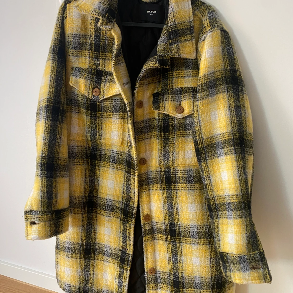 QUILTAD GUL JACKA IFRÅN BIKBOK