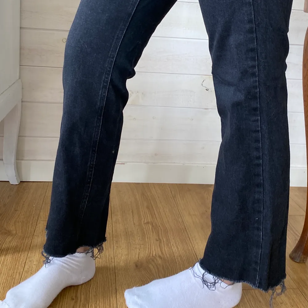 Grå/svarta jeans från Gina. Aldrig använda, storlek 36. Slutsålda . Jeans & Byxor.