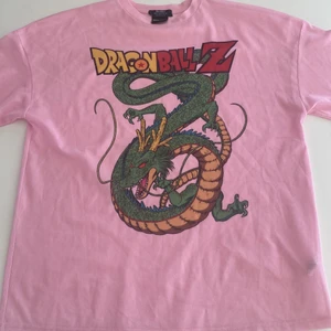 Mesh t-shirt  - Super häftig mesh t-shirt med coolaste trycket! Står S på lappen men då sitter den oversized! Älskar den sååå mycket och köpt från bershka för ett tag sen