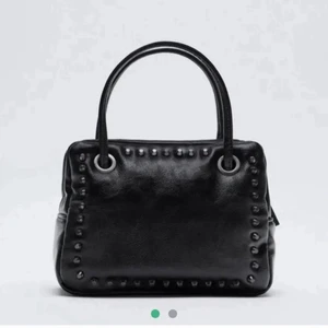 Zara väska - Svart nit väska ifrån Zara! 