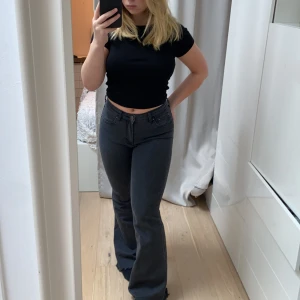 Low waist jeans - Gråa superfina low waist jeans från pull&bear 😩😍