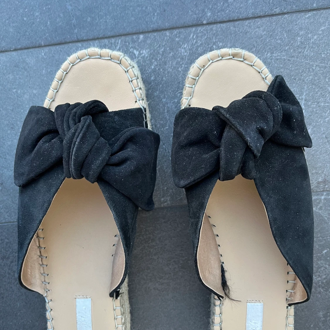 Sandaler med knytdetalj - 90