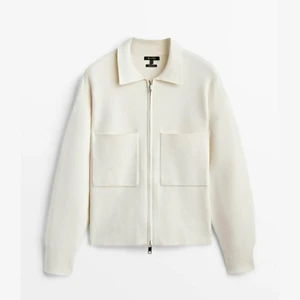 Kofta Massimo dutti  - Säljer denna snygga jacka/kofta den Massimo dutti, helt ny använd endast en gång. Nypris 899, mitt pris 700kr💕