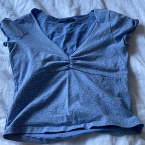 Topp - Säljer denna toppen från brandy melville då den inte kommer till andvändning. Säljs för 80kr+frakt