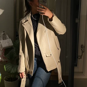 Skinnjacka - Så snygg skinnjacka i nyskick! Fejkskinn såklart, använd Max 5 gånger