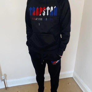TRAPSTAR CHENILLE  HOODED TRACKSUIT - Trapstar tracksuit både hoodie och byxor i storlek MEDIUM. Knappt använd. (Endast seriösa köpare!!)