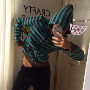 Tröja - Randig tröja som är blå och brun, super härlig men använder inte längre. Fint skick. 