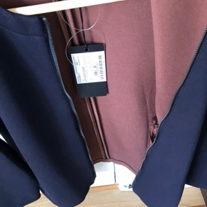 Vår jacka! - Helt ny max mara vårjacka! Passar perfekt till våren och matchar till allt! Skriv privat för fler bilder❤️