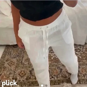 Linnebyxor - Intressekoll på dessa så snygga linnebyxor från HM. Aldrig använda då de tyvärr inte passade på mig💓( Lånade bilder). Säljer endast vid bra bud!