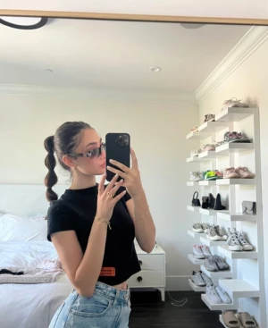 Solglasögon - Jag säljer dessa solglasögon, dem är bekväma att bära, inte så stora men breda. Du kan forma dem själv till din ansiktsbredd.