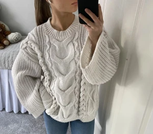 Stickad tröja - Stickad tröja från hm💖 Köptes för länge sen så säljs inte längre. Nästan oanvänd. 