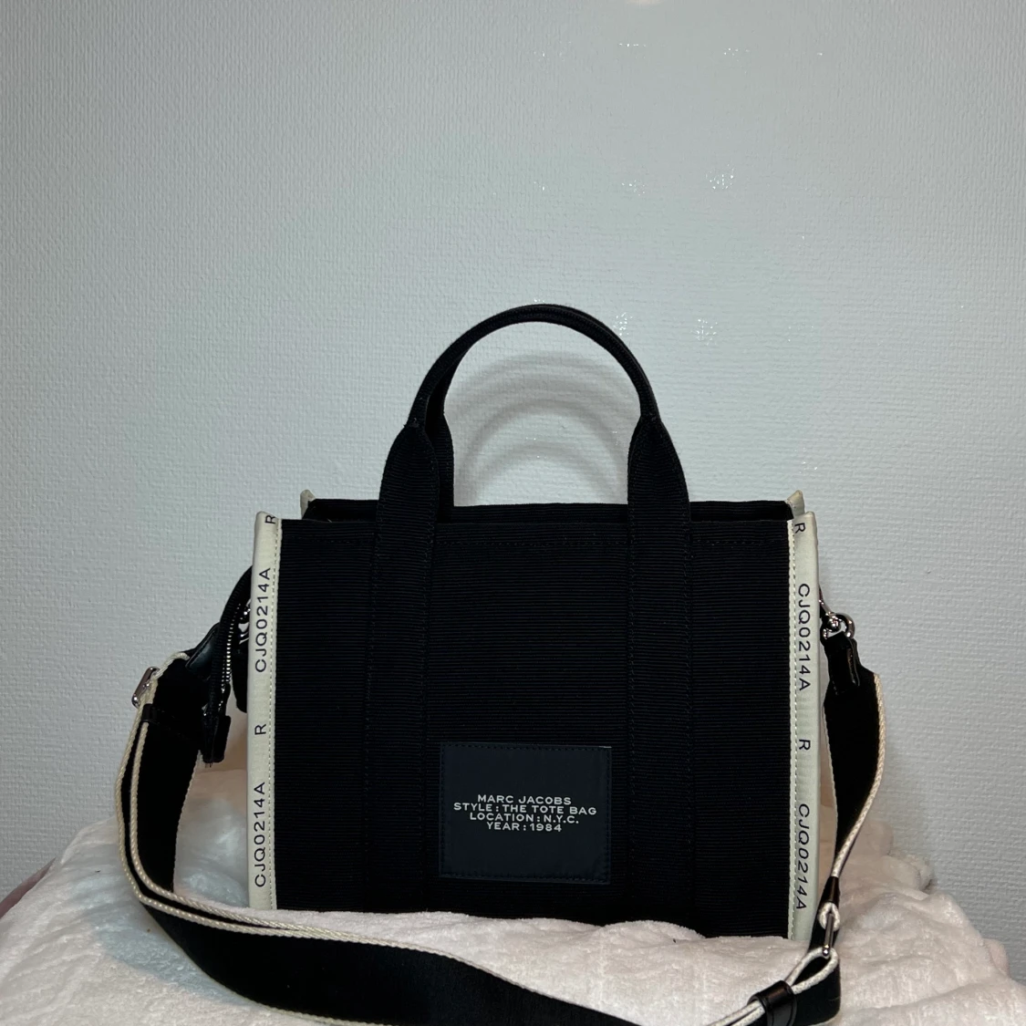 Marc Jacobs Tote Bag - 91